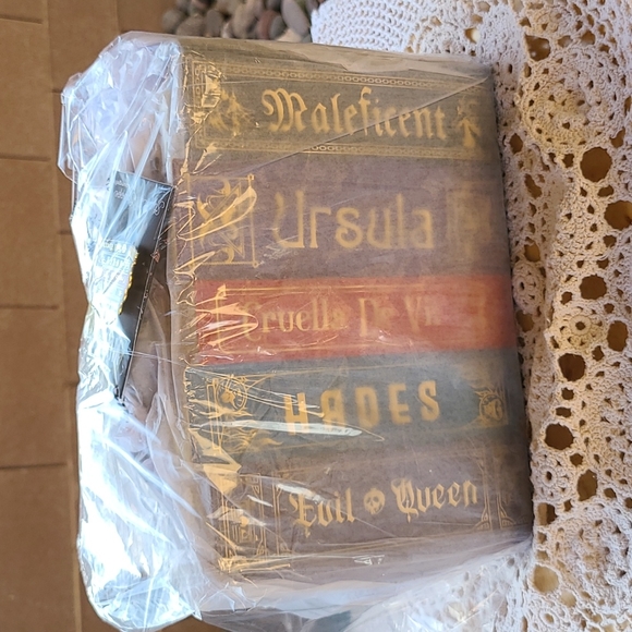 Disney Villains Books Crossbody Bag Stitch Shoppe by Loungefly - Picture 10 of 16